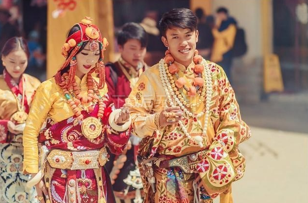 What Jewelry Do Young Tibetan Couples Wear for Weddings? Meaning & Heritage