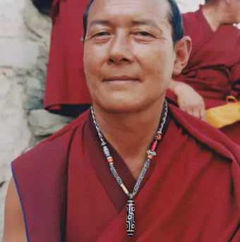The Timeless Magic of Tibetan Dzi Beads: From Ancient Workshops to Modern Adornments