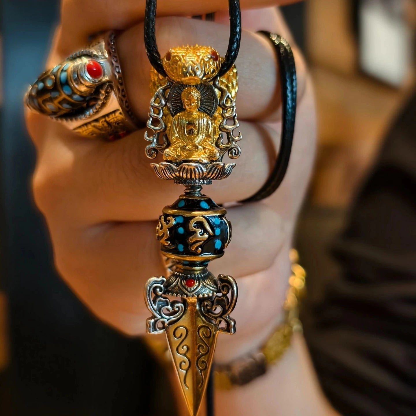 Tibetan-style copper alloy rotatable Vajra pendant