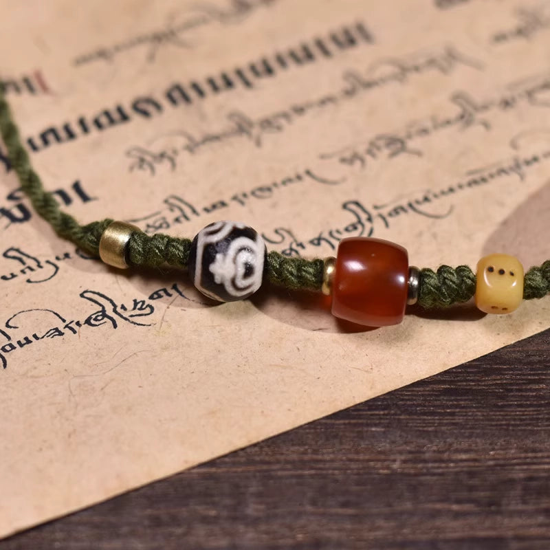 Dzi beads embody the spiritual connotations of Tibetan culture. Named "Spiritual Journey", this necklace conveys the meaning of inner exploration and spiritual pursuit.