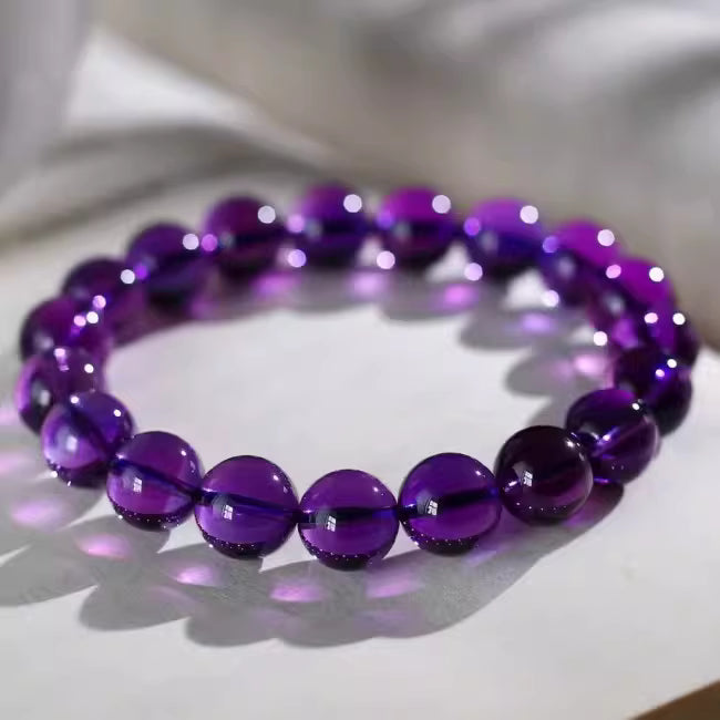  This natural 8A amethyst bracelet is a dazzling piece—its rich purple shine boosts your style and brings wisdom and calm.